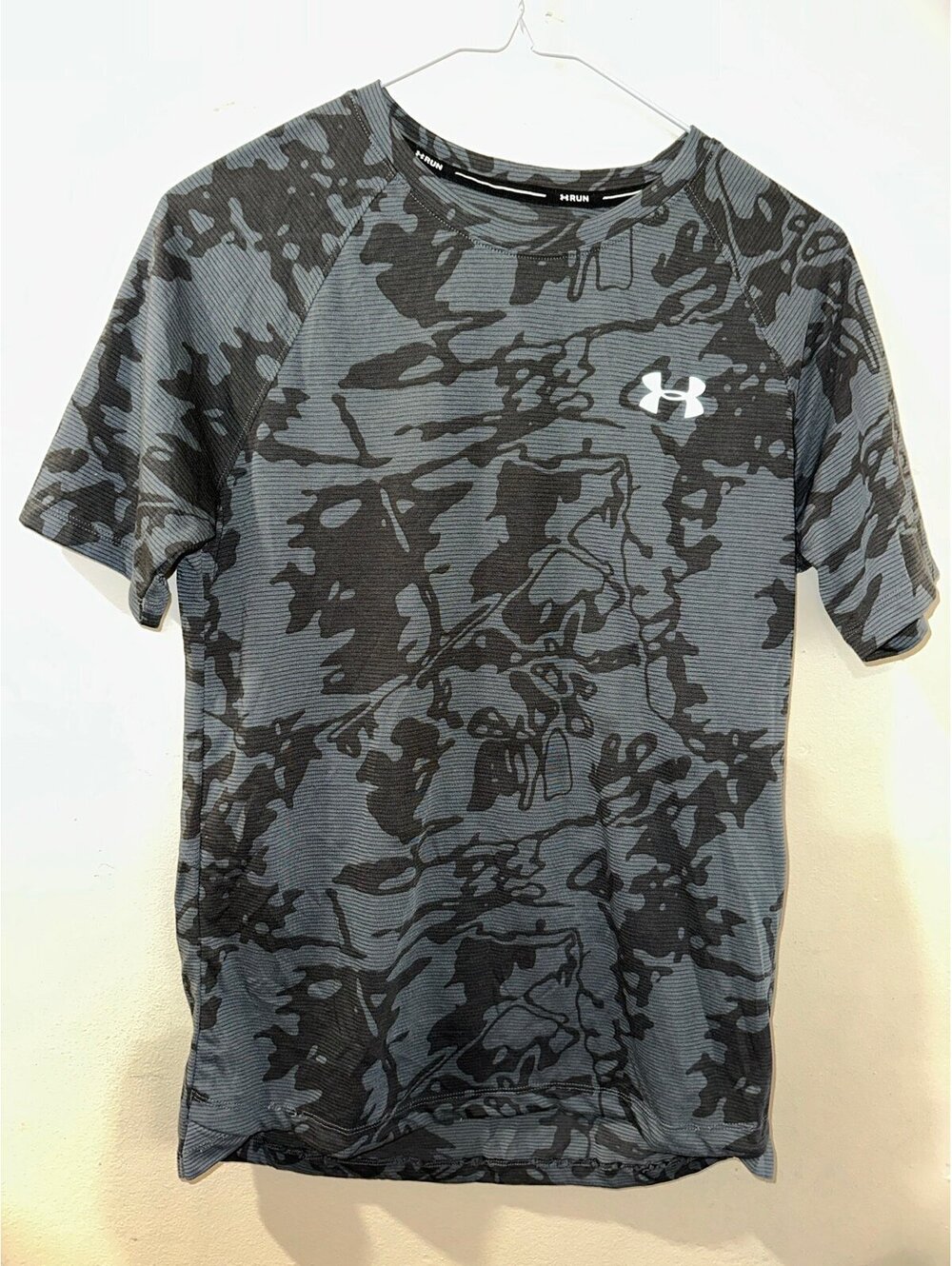 Under Armour running shirt size small